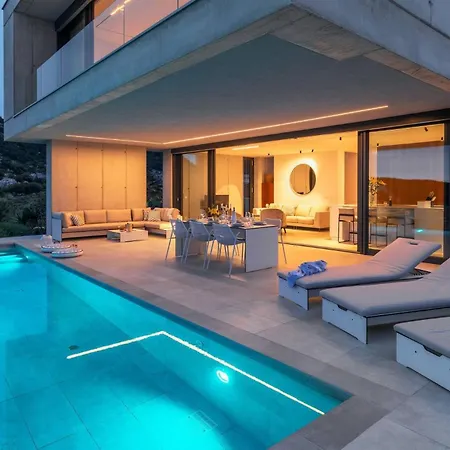 Infinity With Infinity Pool, Sea View *