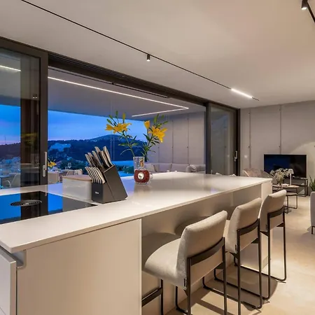 Infinity With Infinity Pool, Sea View *