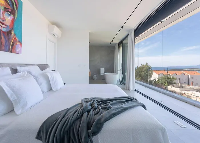 Infinity With Infinity Pool, Sea View