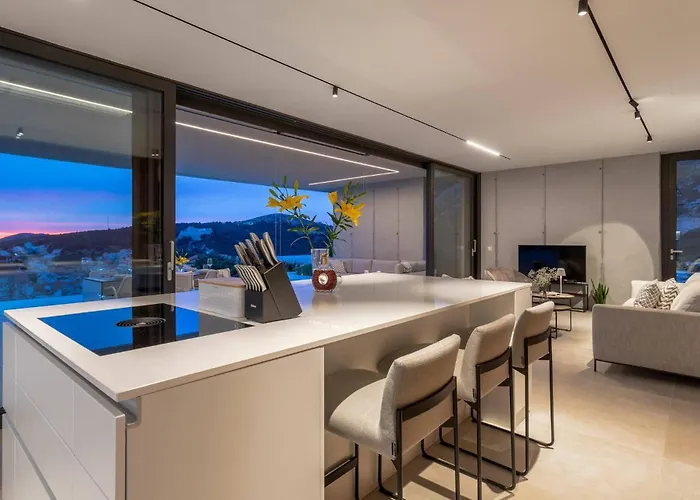 Infinity With Infinity Pool, Sea View *