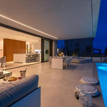 Infinity With Infinity Pool, Sea View