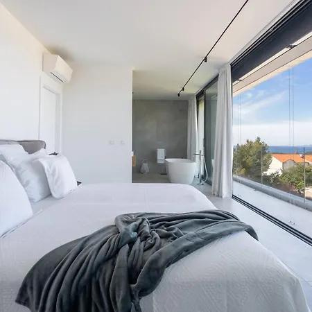 Infinity With Infinity Pool, Sea View