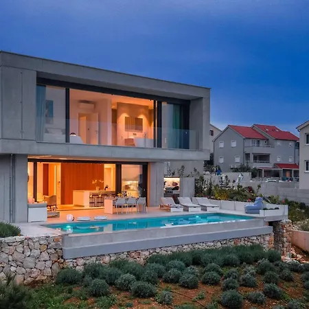 Infinity With Infinity Pool, Sea View *