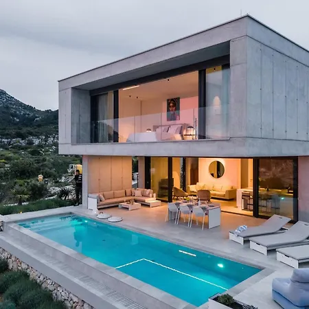 Infinity With Infinity Pool, Sea View