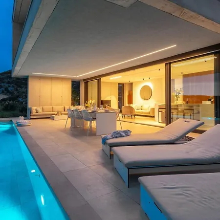 Infinity With Infinity Pool, Sea View *