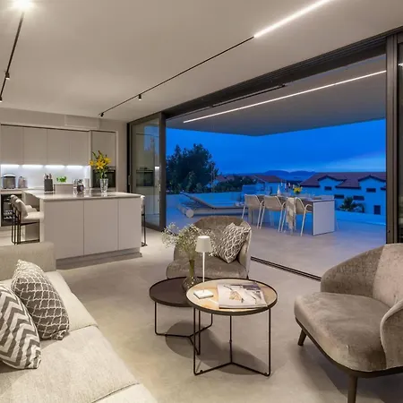 Infinity With Infinity Pool, Sea View *