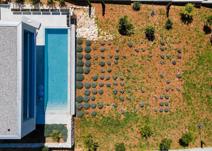 Вілла Infinity With Infinity Pool, Sea View Хвар